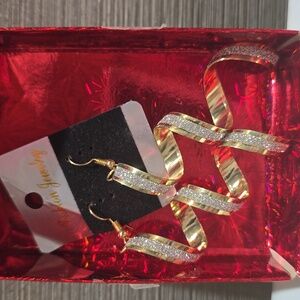 Women/Girls Glitter Embellished Swirling Earrings.